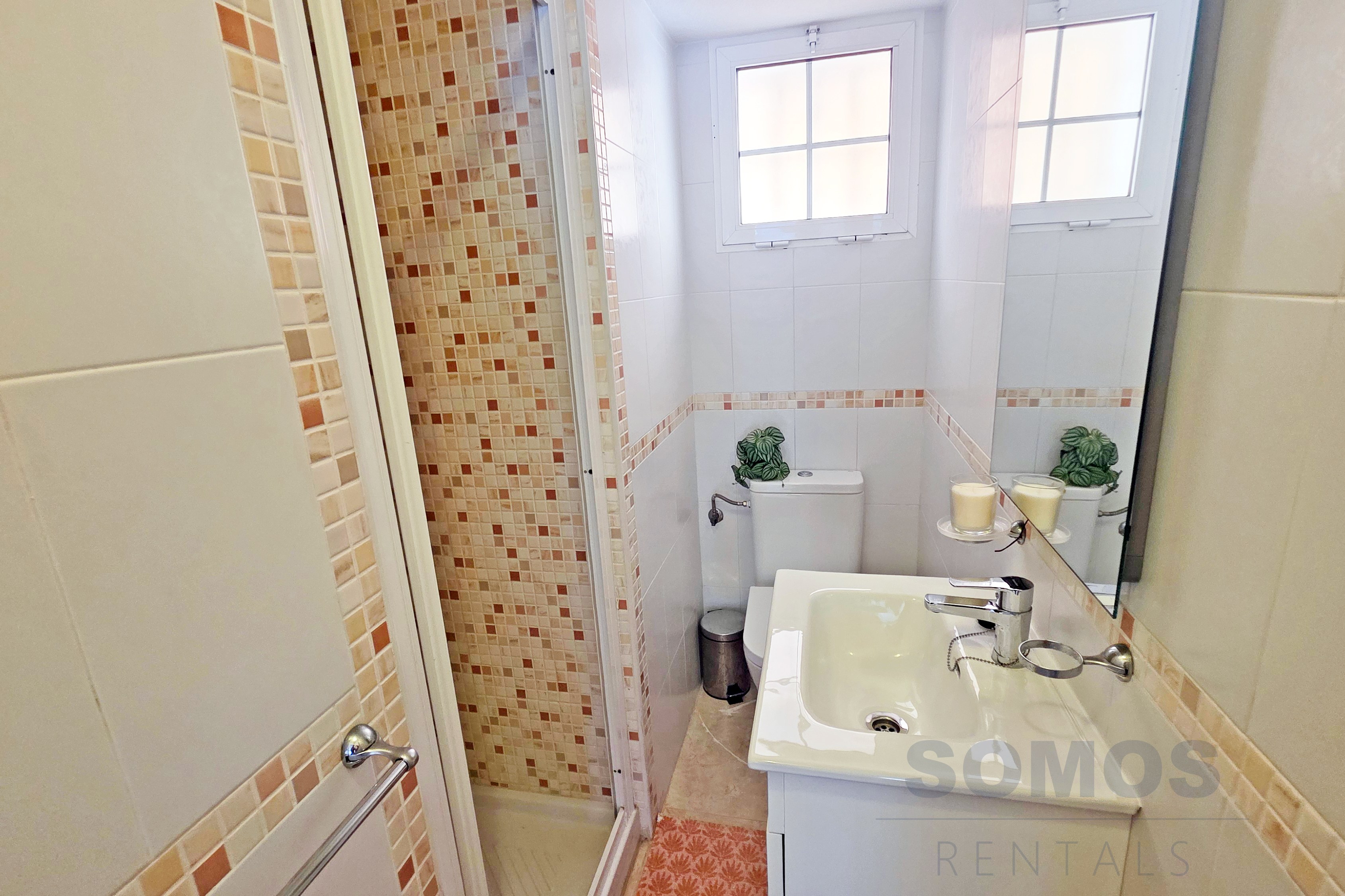 Bathroom 2 downstairs — Villa Dali, Urb La Marina